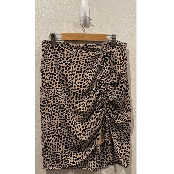 SADIE AND SAGE Leopard Print Mini Skirt - Picture 1 of 5